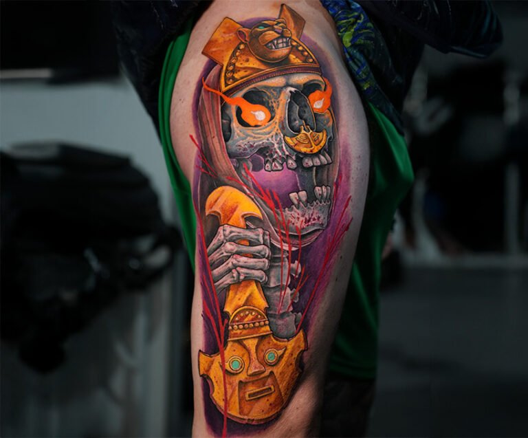 Color realism tattoo inspired by the Lord of Sipán, featuring golden Moche ornaments, skull, and warrior symbolism, created at NOIR Tattoo Studio in Cusco, Peru.
