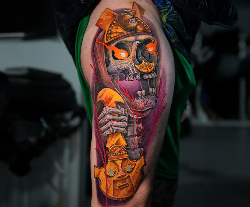 Color realism tattoo inspired by the Lord of Sipán, featuring golden Moche ornaments, skull, and warrior symbolism, created at NOIR Tattoo Studio in Cusco, Peru.